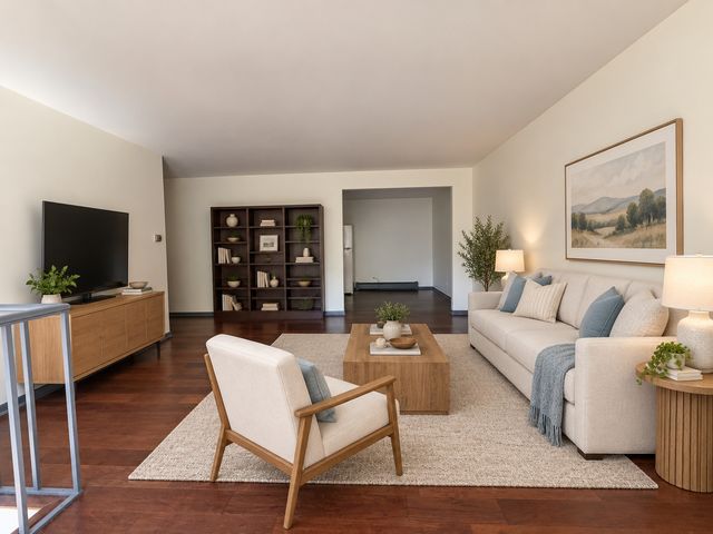 950 Washington Boulevard 109, Oak Park, IL 60302