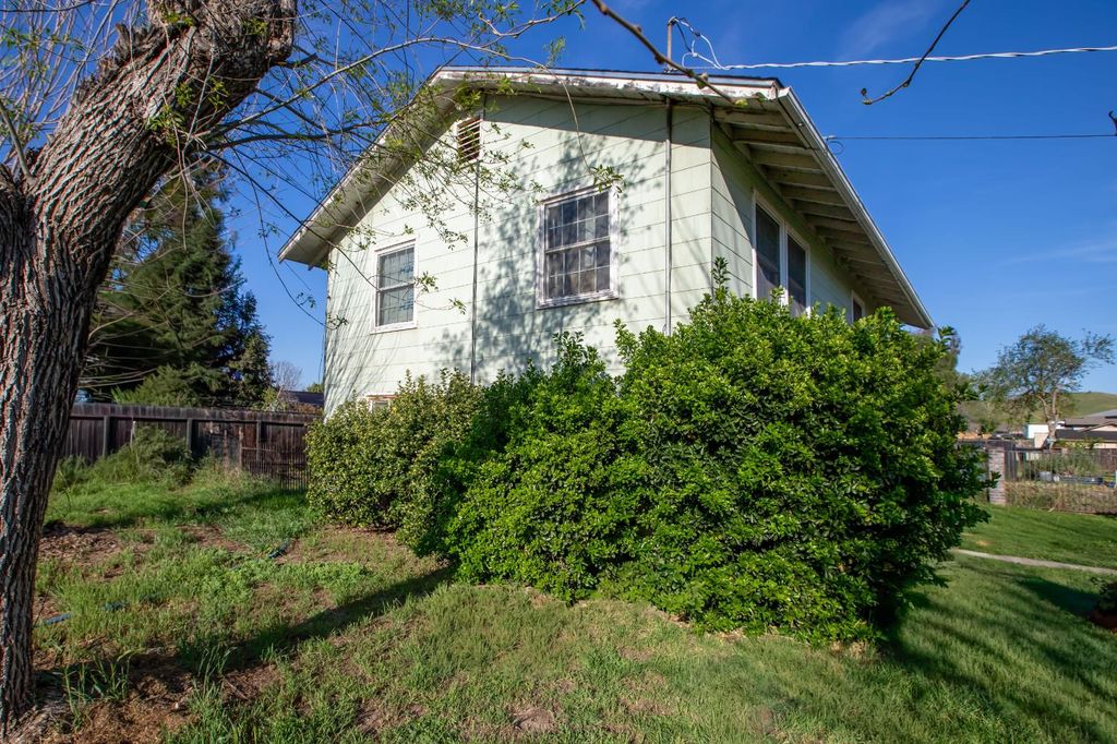 Image 3 of property listing at 3942 E Marcus Avenue, Friant, CA 93626