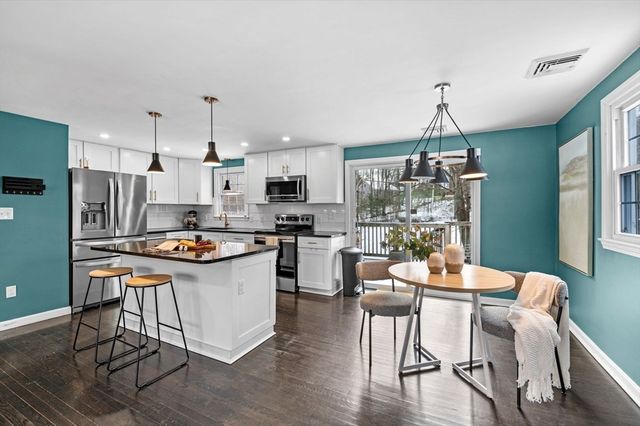 54 Methuen Rd, Dracut, MA 01826