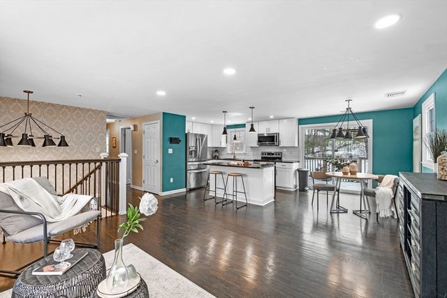 54 Methuen Rd, Dracut, MA 01826