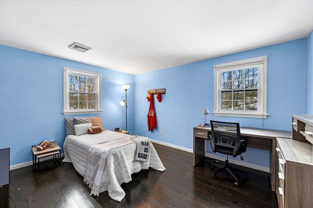 54 Methuen Rd, Dracut, MA 01826