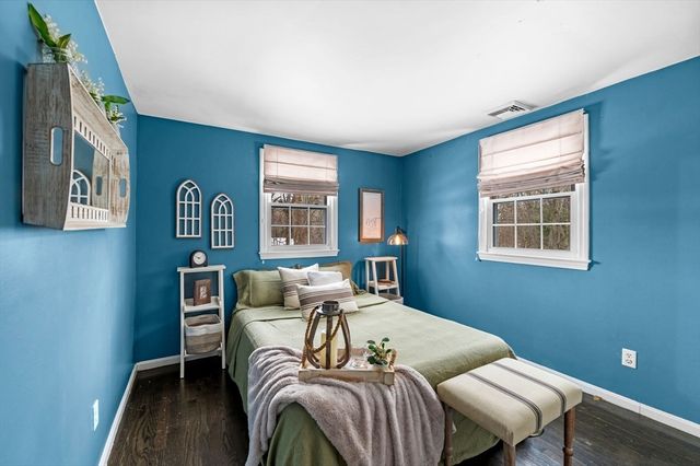 54 Methuen Rd, Dracut, MA 01826