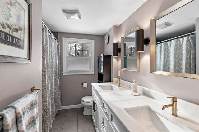 54 Methuen Rd, Dracut, MA 01826