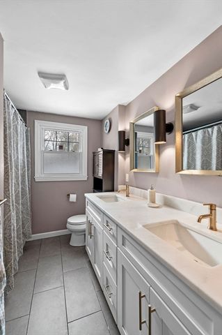 54 Methuen Rd, Dracut, MA 01826