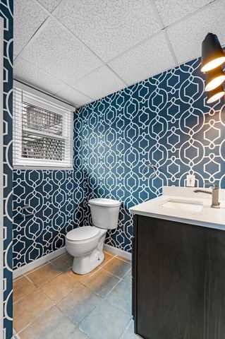 54 Methuen Rd, Dracut, MA 01826