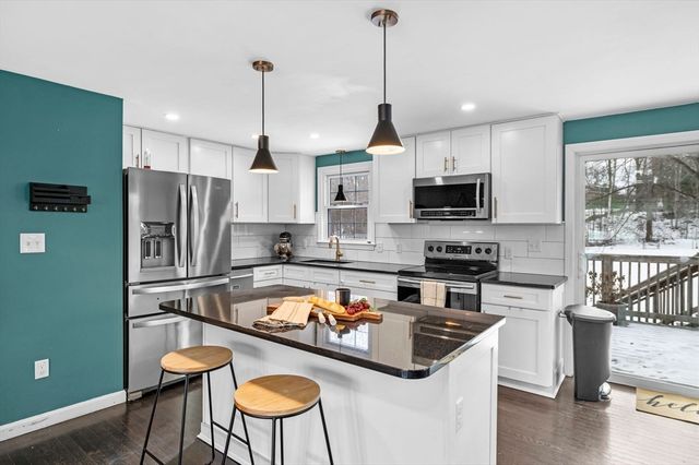 54 Methuen Rd, Dracut, MA 01826