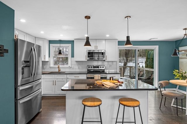 54 Methuen Rd, Dracut, MA 01826