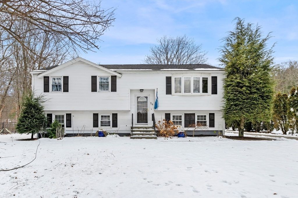 54 Methuen Rd, Dracut, MA 01826