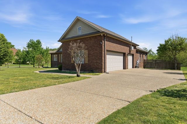 605 Concord Dr, Gallatin, TN 37066