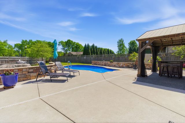 605 Concord Dr, Gallatin, TN 37066
