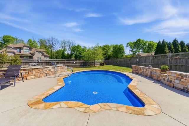 605 Concord Dr, Gallatin, TN 37066