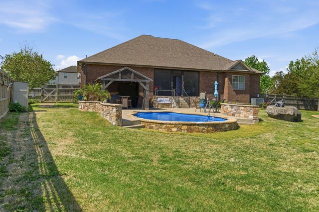 605 Concord Dr, Gallatin, TN 37066