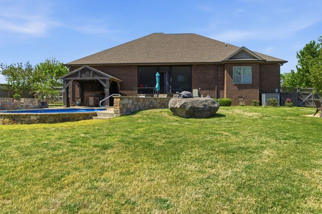 605 Concord Dr, Gallatin, TN 37066