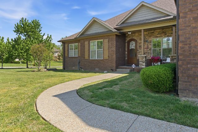 605 Concord Dr, Gallatin, TN 37066