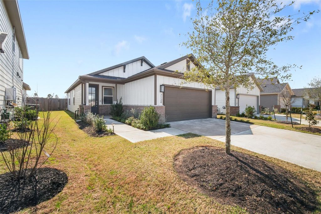 7134 Clearwater Cove Drive, Cypress, TX 77433