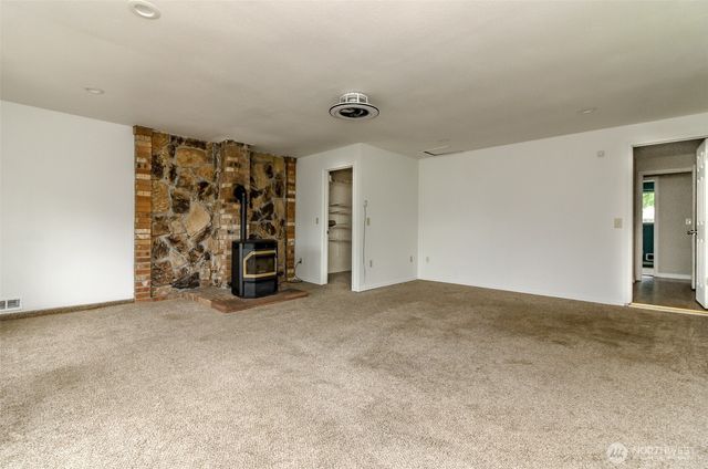 16904 18th Avenue E, Spanaway, WA 98387