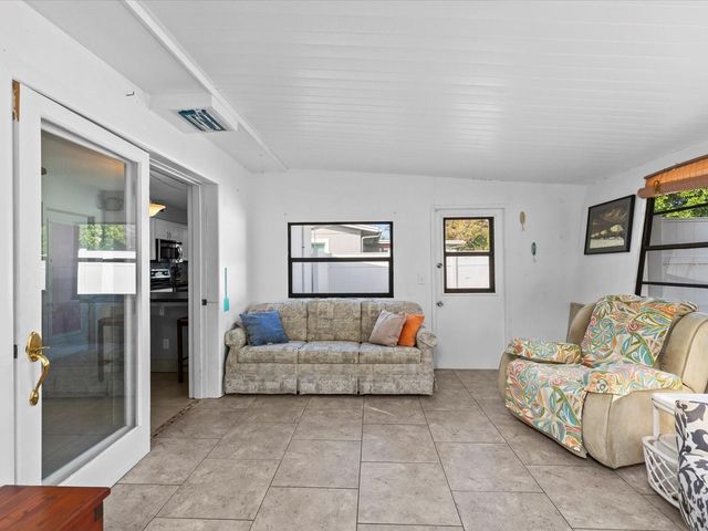 10819 86TH AVENUE, Seminole, FL 33772