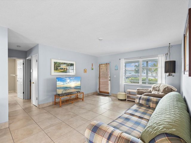 10819 86TH AVENUE, Seminole, FL 33772