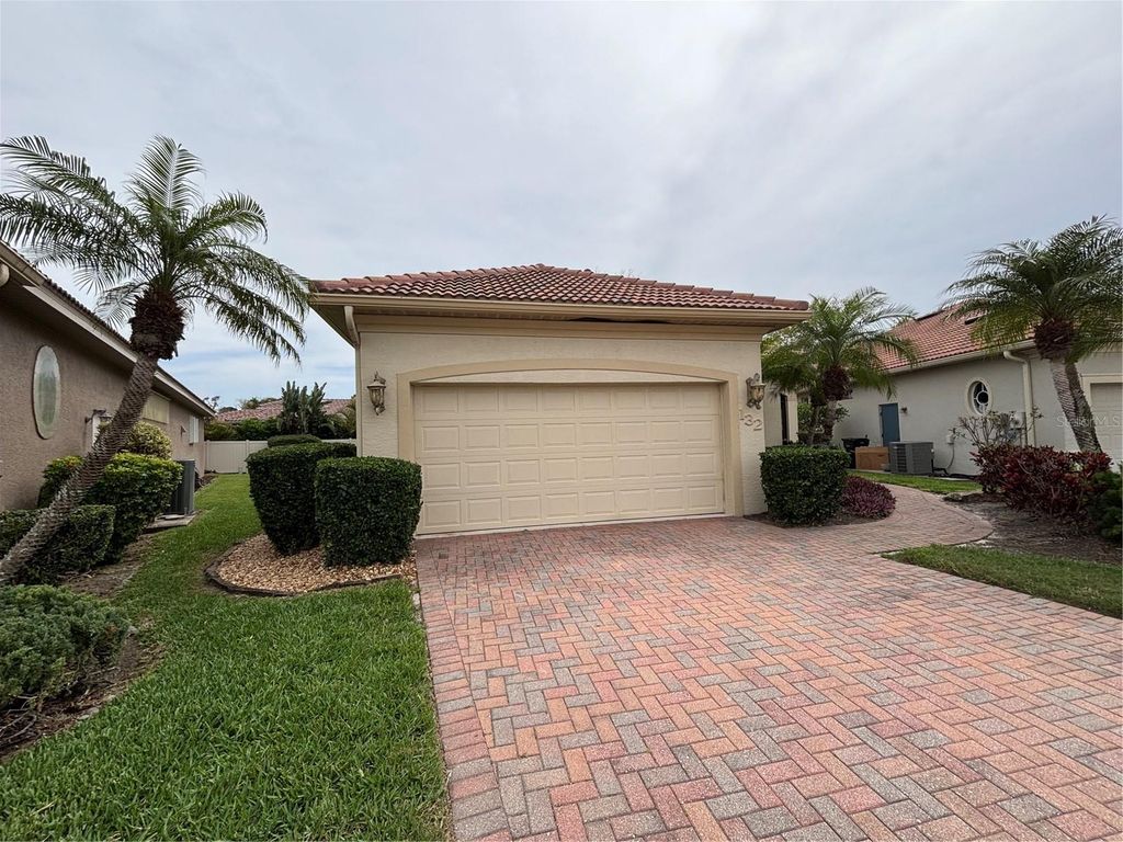 Image 2 of property listing at 132 AMORA AVENUE, Venice, FL 34285