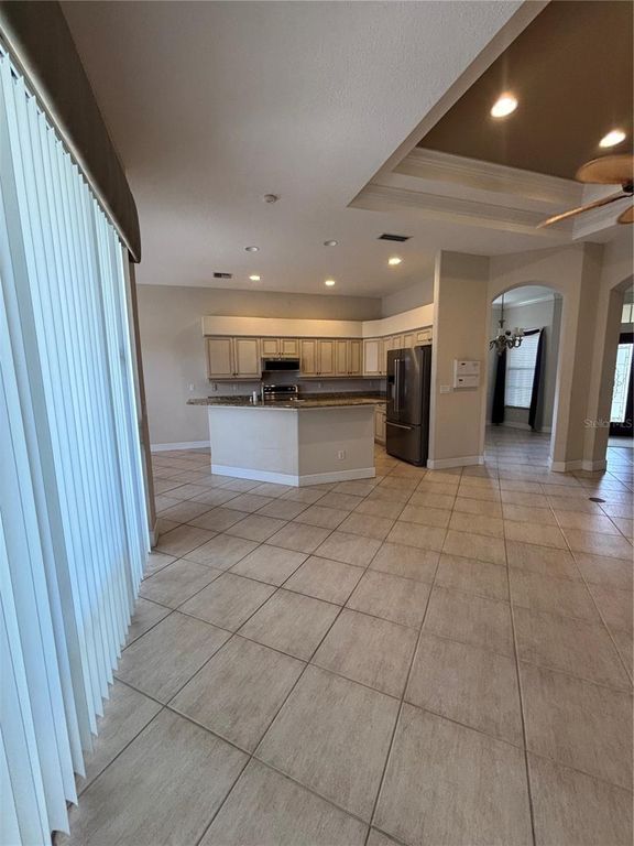 Image 14 of property listing at 132 AMORA AVENUE, Venice, FL 34285
