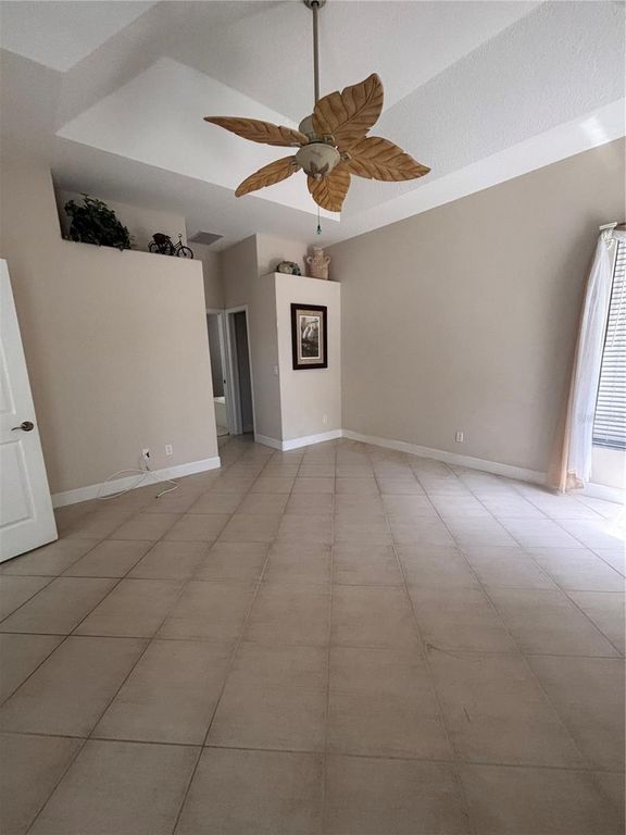 Image 18 of property listing at 132 AMORA AVENUE, Venice, FL 34285