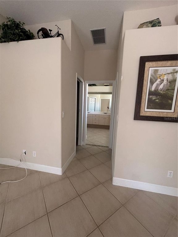 Image 19 of property listing at 132 AMORA AVENUE, Venice, FL 34285