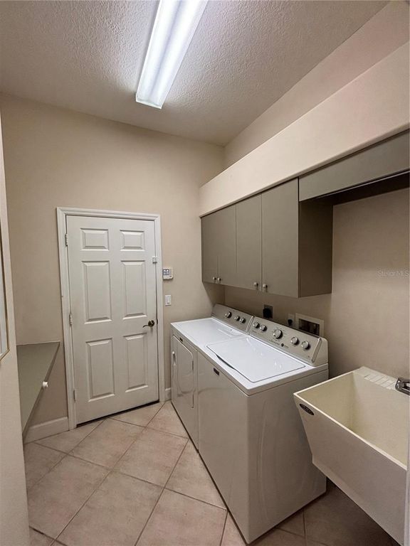 Image 29 of property listing at 132 AMORA AVENUE, Venice, FL 34285