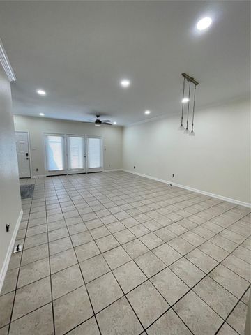 640 Wilcrest Drive 640, Houston, TX 77042