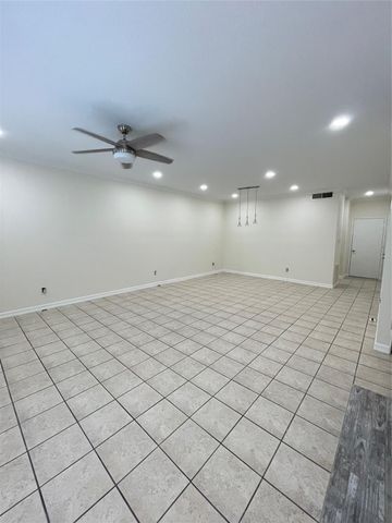 640 Wilcrest Drive 640, Houston, TX 77042