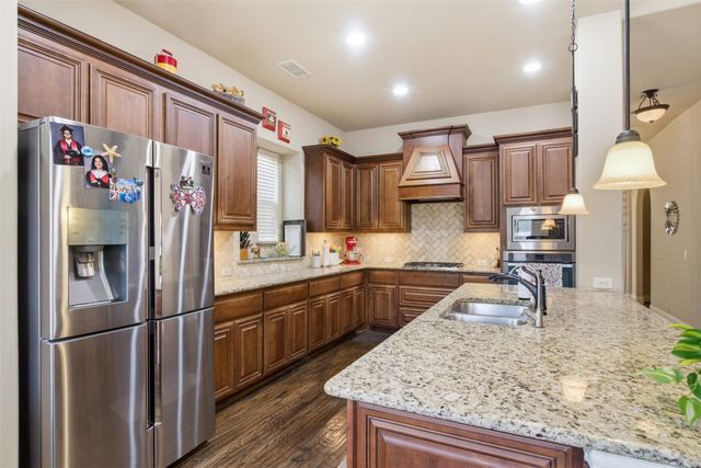 2304 Lynbridge Circle, Plano, TX 75025