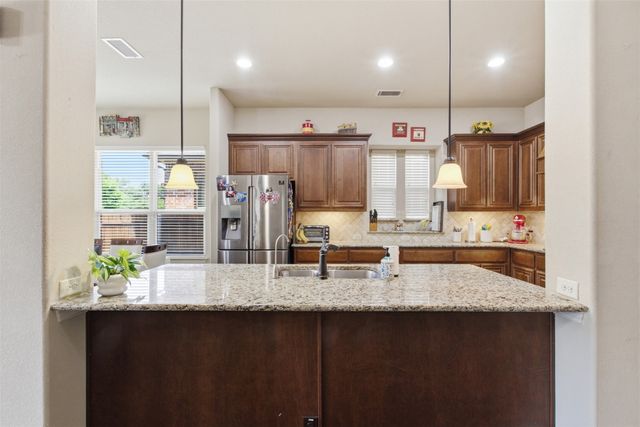 2304 Lynbridge Circle, Plano, TX 75025