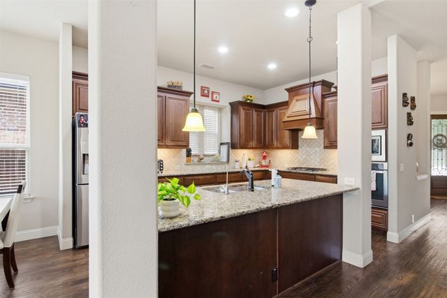 2304 Lynbridge Circle, Plano, TX 75025