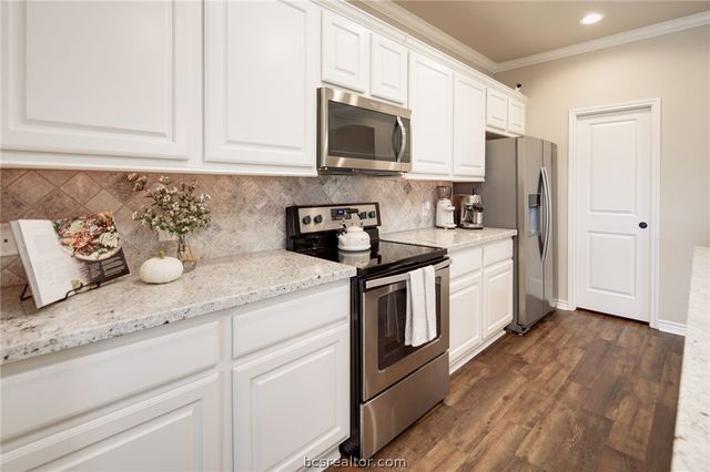 1629 Buena Vista, College Station, TX 77845