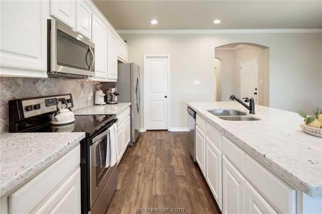 1629 Buena Vista, College Station, TX 77845