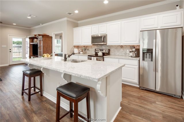 1629 Buena Vista, College Station, TX 77845