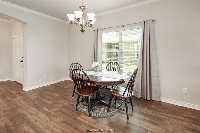 1629 Buena Vista, College Station, TX 77845