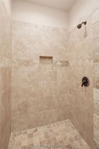 1629 Buena Vista, College Station, TX 77845