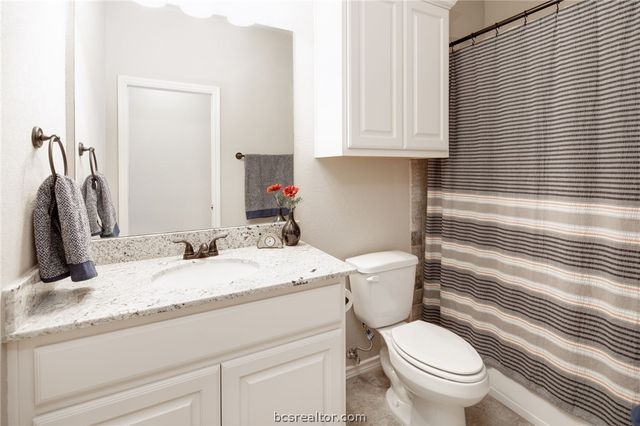 1629 Buena Vista, College Station, TX 77845