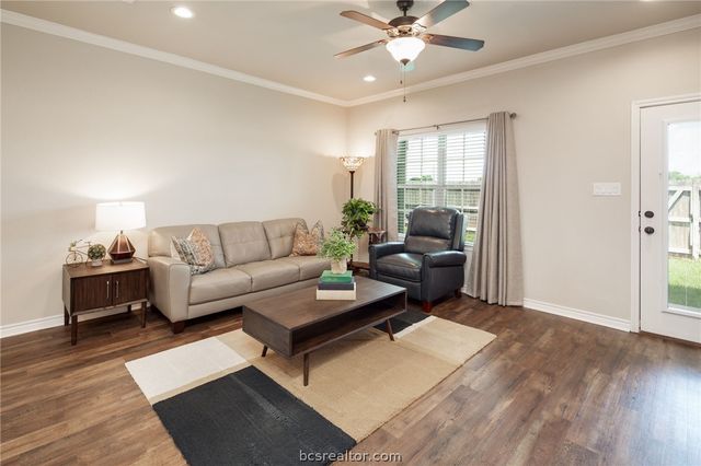 1629 Buena Vista, College Station, TX 77845