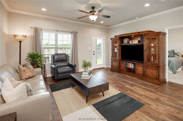 1629 Buena Vista, College Station, TX 77845