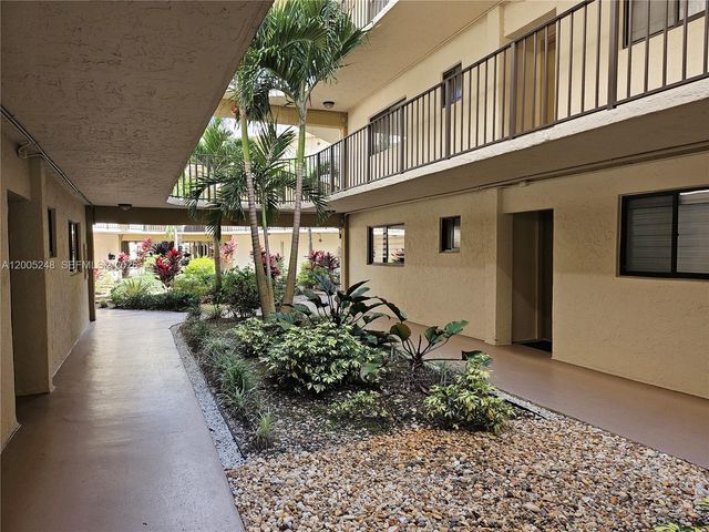 8005 SW 107th Ave 305, Miami, FL 33173