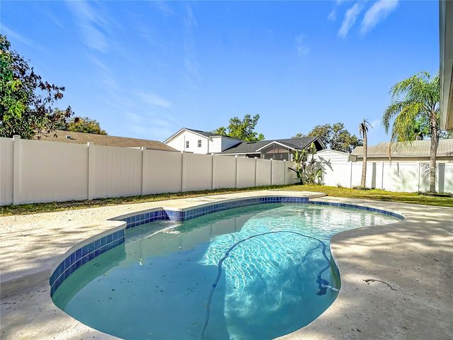 3114 W PARIS STREET, Tampa, FL 33614