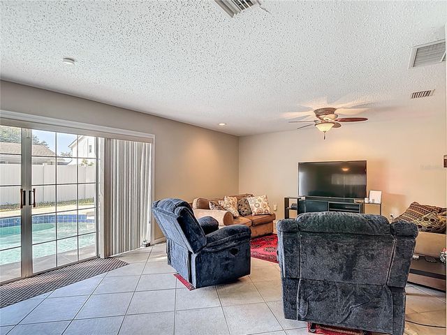 3114 W PARIS STREET, Tampa, FL 33614