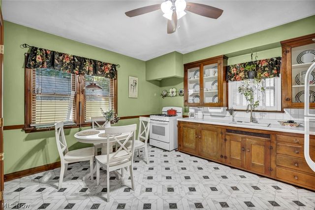 852 Starkweather, Cleveland, OH 44113