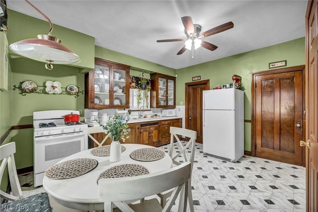 852 Starkweather, Cleveland, OH 44113