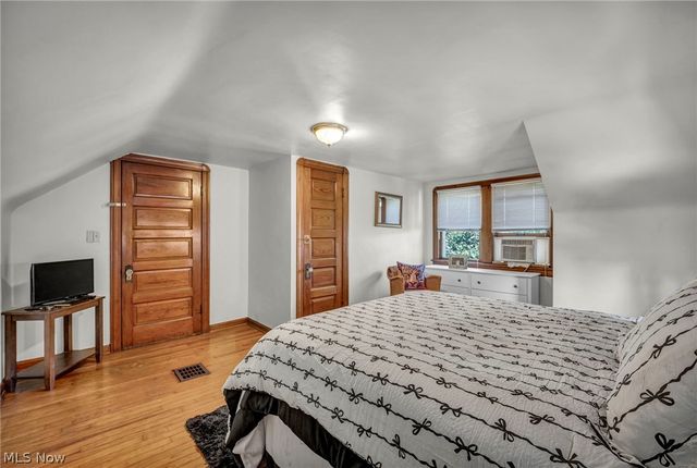 852 Starkweather, Cleveland, OH 44113