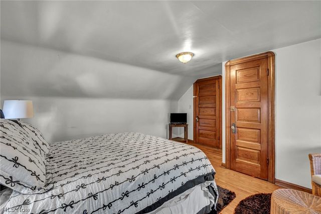 852 Starkweather, Cleveland, OH 44113