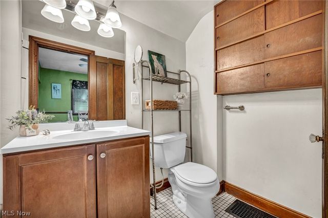 852 Starkweather, Cleveland, OH 44113