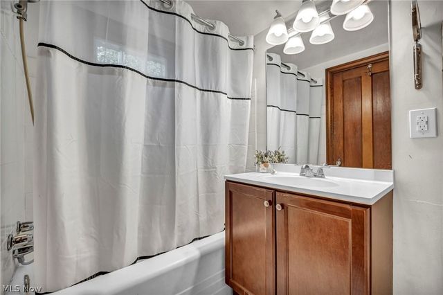 852 Starkweather, Cleveland, OH 44113