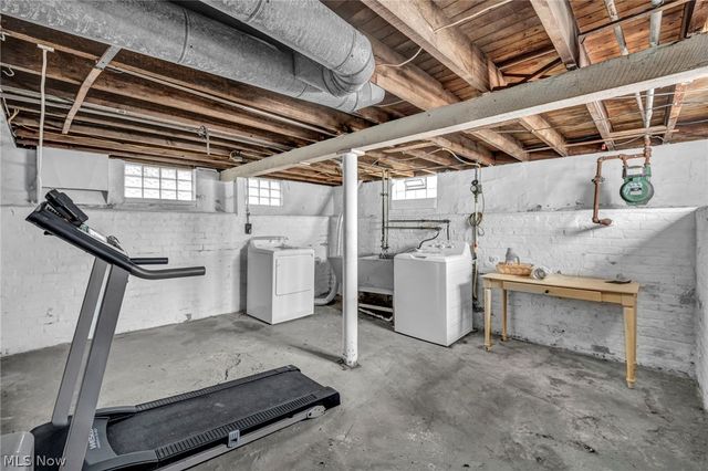 852 Starkweather, Cleveland, OH 44113